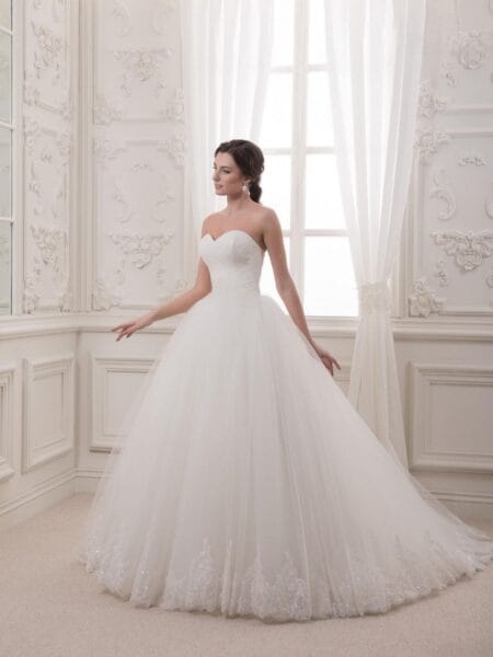 Kristina - Corte A Kristina - Corte A